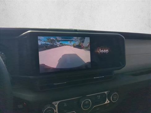 Used 2025 Jeep Gladiator Sport AWD/4WD image 13