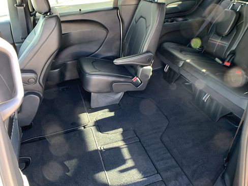 New 2026 Chrysler Pacifica Select AWD/4WD image 26