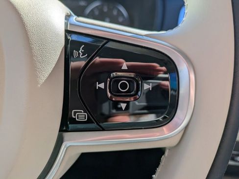 Used 2020 Volvo XC90 T5 Momentum w/ Protection Package Premier image 25