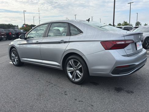 Used 2024 Volkswagen Jetta SE FWD image 7