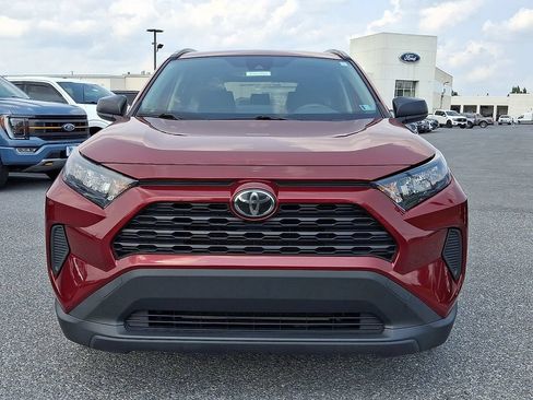Used 2019 Toyota RAV4 LE AWD/4WD image 2