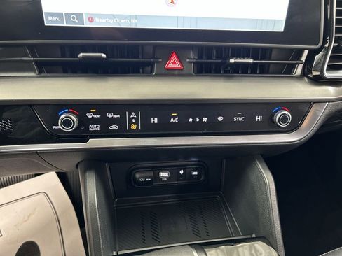 Certified 2025 Kia Sportage EX image 17