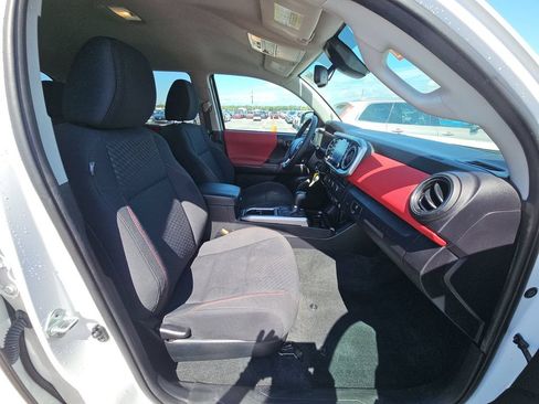 Used 2022 Toyota Tacoma SR5 RWD image 5