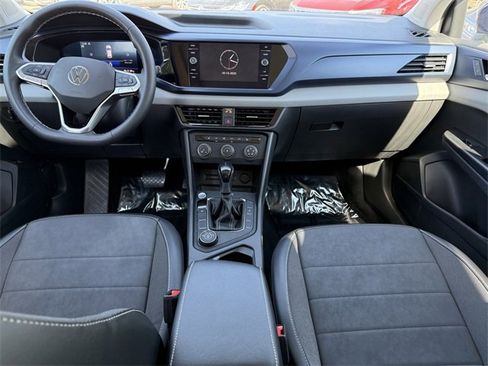 Certified 2022 Volkswagen Taos SE w/ Panoramic Sunroof Package image 8
