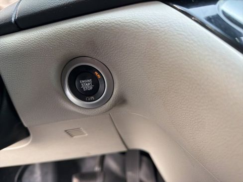 Used 2020 Chrysler Voyager Lxi image 21