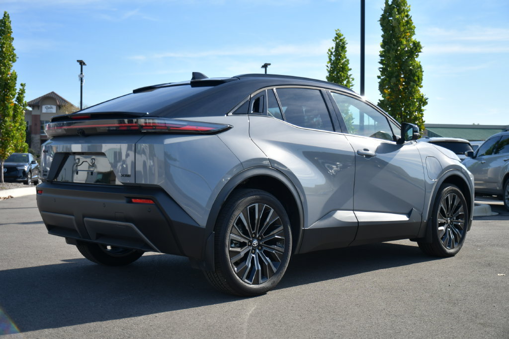 Used 2026 Toyota C-HR AWD/4WD image 9