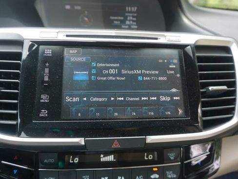 Used 2016 Honda Accord Touring image 11