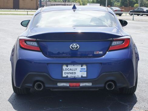 Used 2024 Toyota GR86 RWD image 3