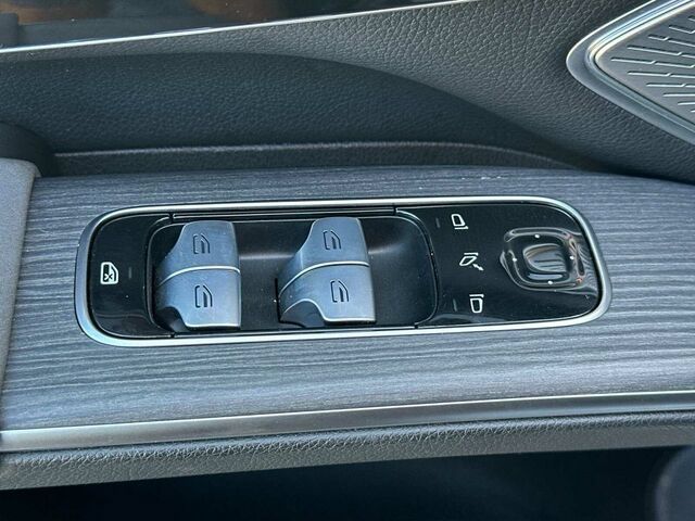 Used 2023 Mercedes-Benz EQS 580 4MATIC SUV w/ Acoustic Comfort Package image 13
