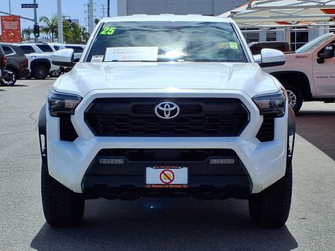 Certified 2025 Toyota Tacoma TRD Off-Road AWD/4WD image 2