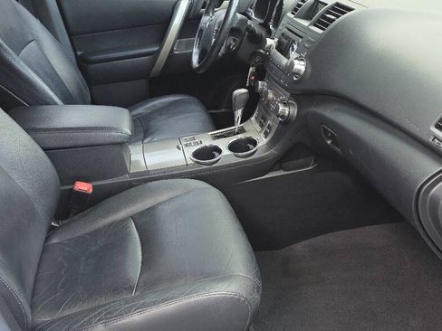 Used 2011 Toyota Highlander SE w/ Tow Pkg AWD/4WD image 17