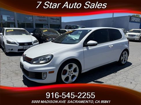 Used 2011 Volkswagen Golf 2-Door FWD image 3