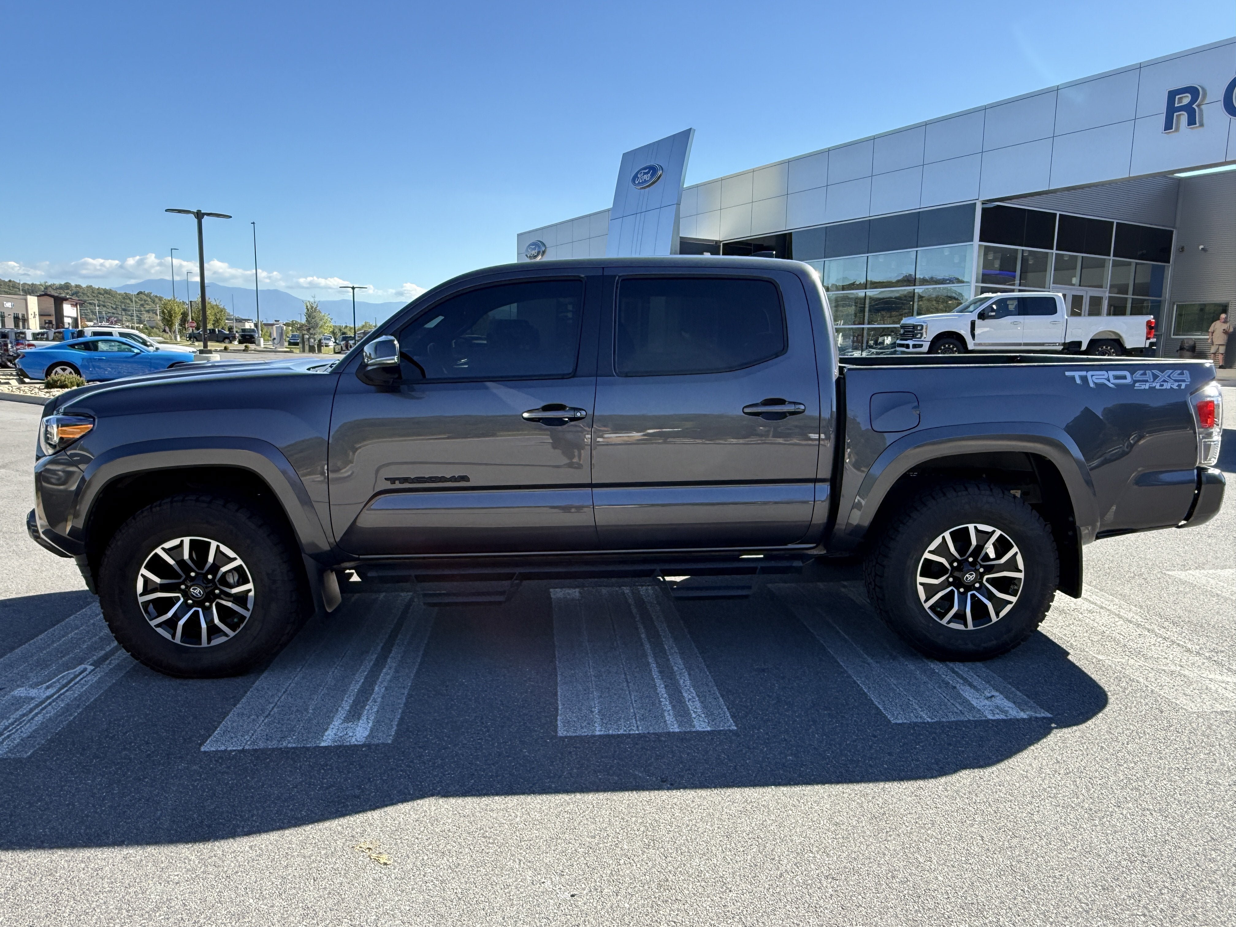 Used 2022 Toyota Tacoma TRD Sport w/ Technology Package AWD/4WD image 8
