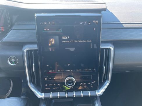 Used 2025 GMC Acadia Elevation image 23