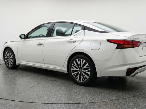 Used 2025 Nissan Altima 2.5 SV image 6
