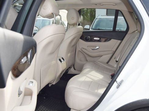 Used 2018 Mercedes-Benz GLC 300 4MATIC image 34