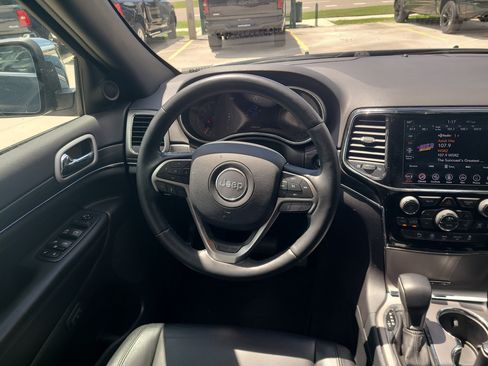 Used 2020 Jeep Grand Cherokee Limited AWD/4WD image 16