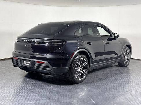 Certified 2025 Porsche Macan Electric RWD image 7