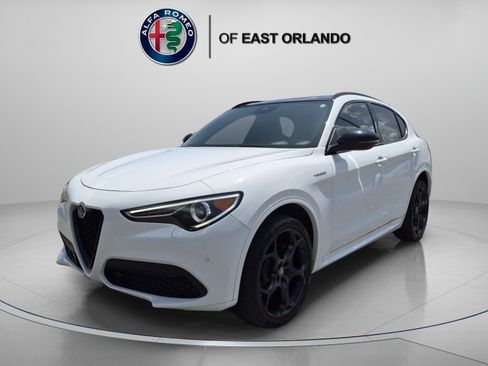 Used 2023 Alfa Romeo Stelvio Veloce AWD/4WD image 3