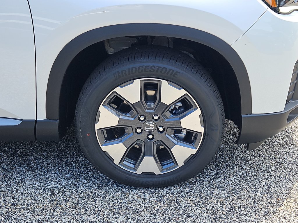 New 2026 Honda Pilot Touring image 4