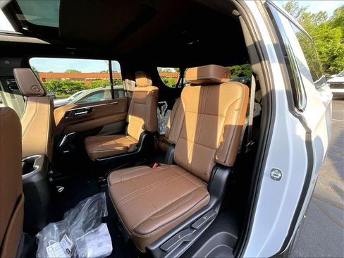 New 2026 Chevrolet Suburban High Country AWD/4WD image 15