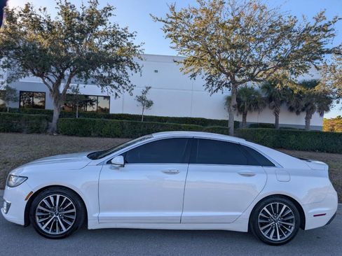 Used 2018 Lincoln MKZ Premiere image 9