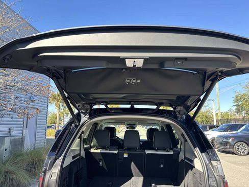 New 2026 Land Rover Discovery Limited Edition image 12