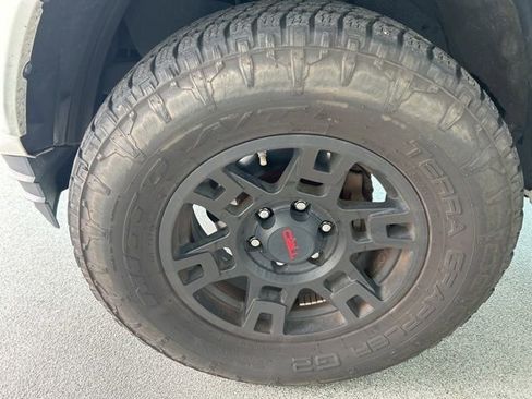 Used 2018 Toyota Tacoma TRD Sport w/ TRD Premium Sport Package RWD image 13