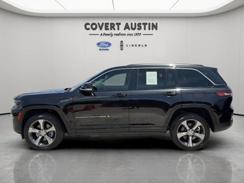 Used 2023 Jeep Grand Cherokee 4WD 4xe image 3