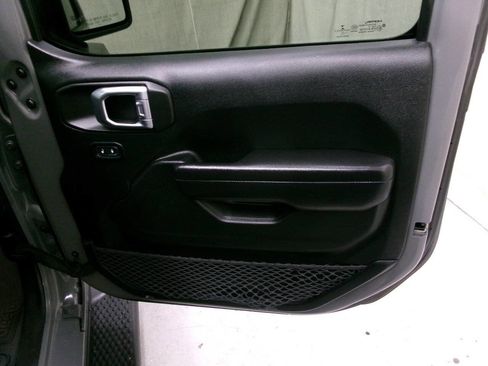 Used 2021 Jeep Wrangler Sport image 22