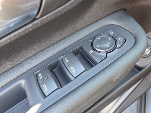 Used 2024 GMC Terrain SLE w/ Driver Convenience Package FWD image 9