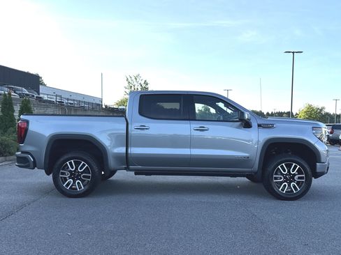 Used 2025 GMC Sierra 1500 AT4 w/ AT4 Preferred Package AWD/4WD image 9