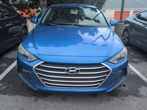 Used 2017 Hyundai Elantra SE FWD image 4