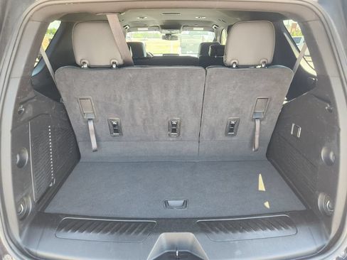Used 2024 GMC Yukon SLT AWD/4WD image 7