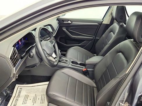 Used 2023 Volkswagen Jetta SE w/ Panoramic Sunroof Package FWD image 16