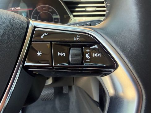 Used 2019 Audi e-tron Prestige w/ Prestige Package AWD/4WD image 41