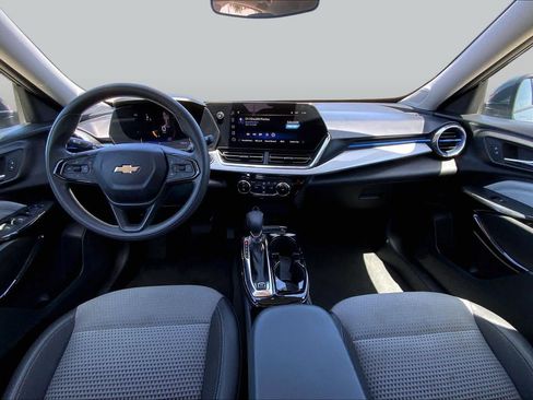 Used 2025 Chevrolet Trax LT FWD image 15