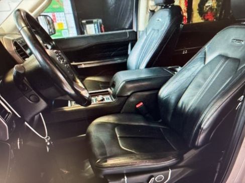 Used 2019 Ford Expedition Max Platinum image 3