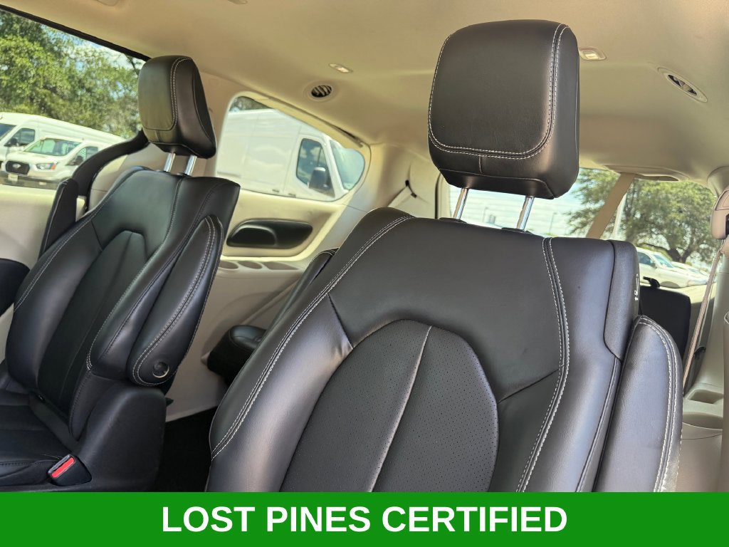 Used 2023 Chrysler Pacifica Touring-L FWD image 18