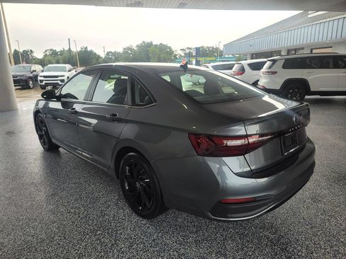 Used 2025 Volkswagen Jetta SE FWD image 3
