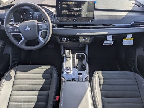 New 2025 Mitsubishi Outlander S image 17