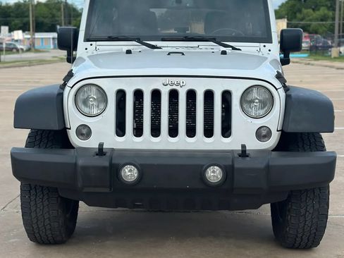 Used 2014 Jeep Wrangler Unlimited Rubicon w/ Connectivity Group AWD/4WD image 2