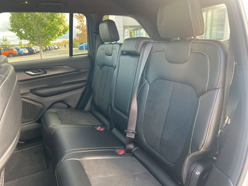 New 2025 Jeep Grand Cherokee Altitude AWD/4WD image 19