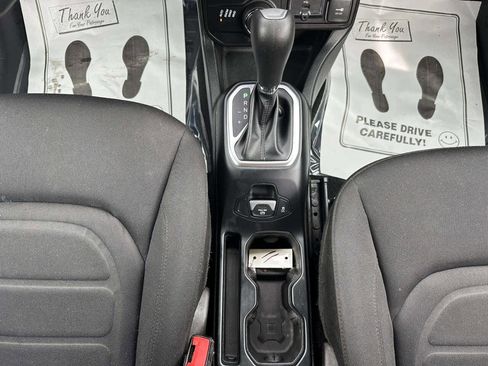 Used 2020 Jeep Renegade Latitude AWD/4WD image 21