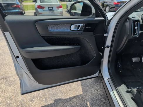 Used 2021 Volvo XC40 P8 Recharge w/ Advanced Package AWD/4WD image 17