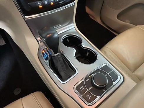 Used 2020 Jeep Grand Cherokee Limited AWD/4WD image 21
