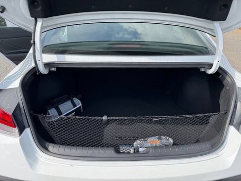 Certified 2025 Hyundai Elantra SEL FWD image 11