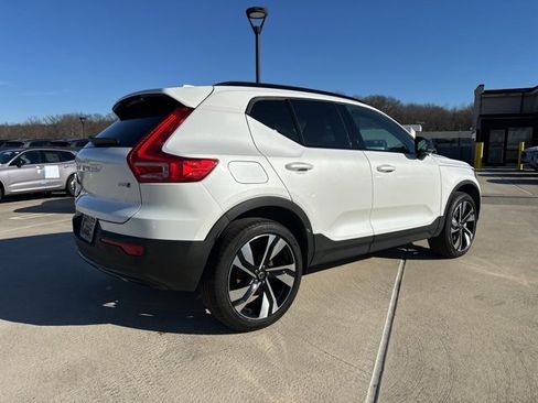 Certified 2025 Volvo XC40 B5 Plus image 9