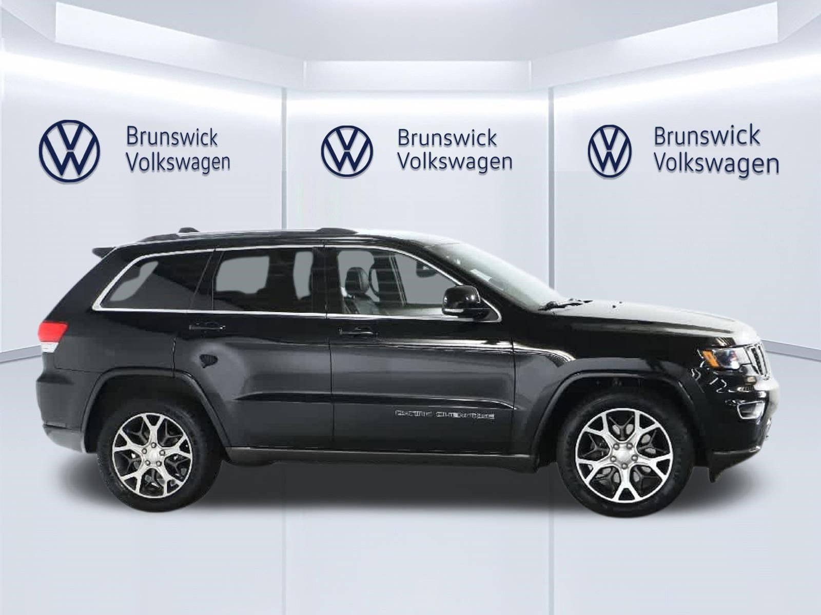 Used 2018 Jeep Grand Cherokee Limited AWD/4WD image 11
