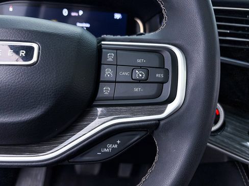 Used 2022 Jeep Wagoneer Series III w/ Premium Group I image 37